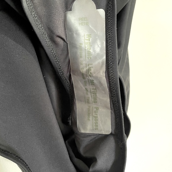 Black One Piece Keyhole Swimsuit - Picture 4 of 6